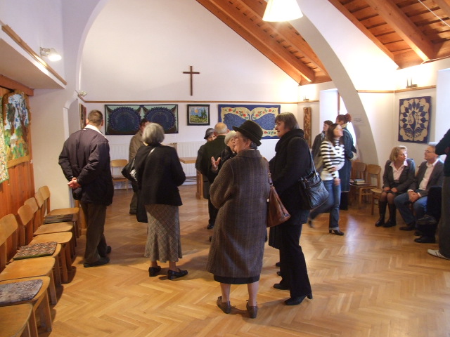 Foltvarró kiállítás nyílt a dunaújvárosi evangélikus templomban